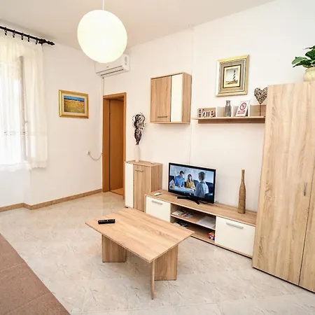 Apartament Mima *